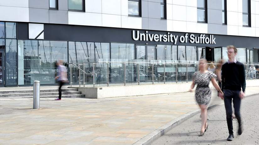 Стипендии для иностранных студентов от University of Suffolk в 2018-2019